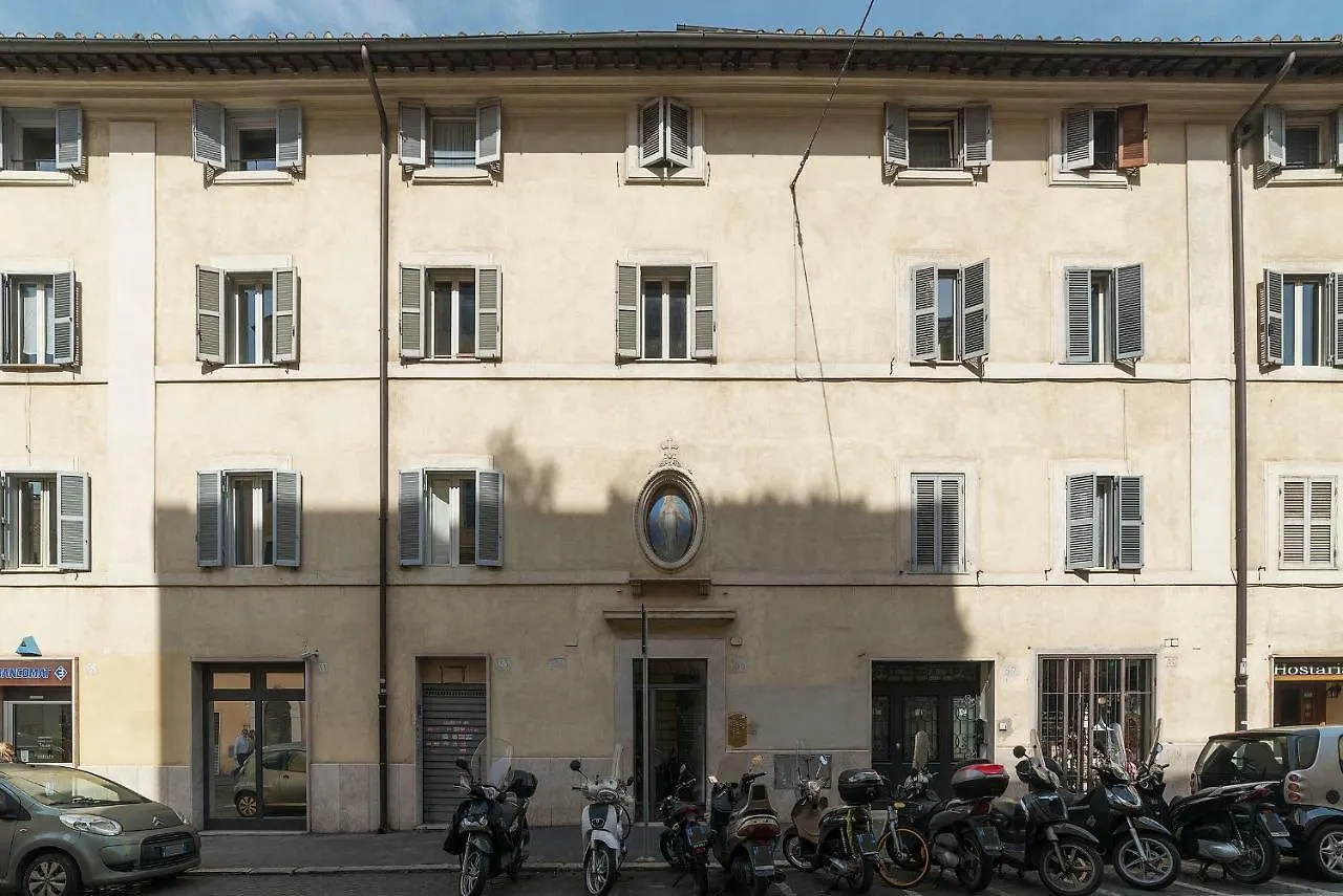 Colosseo & San Clemente Cozy Flat Rome Italy
