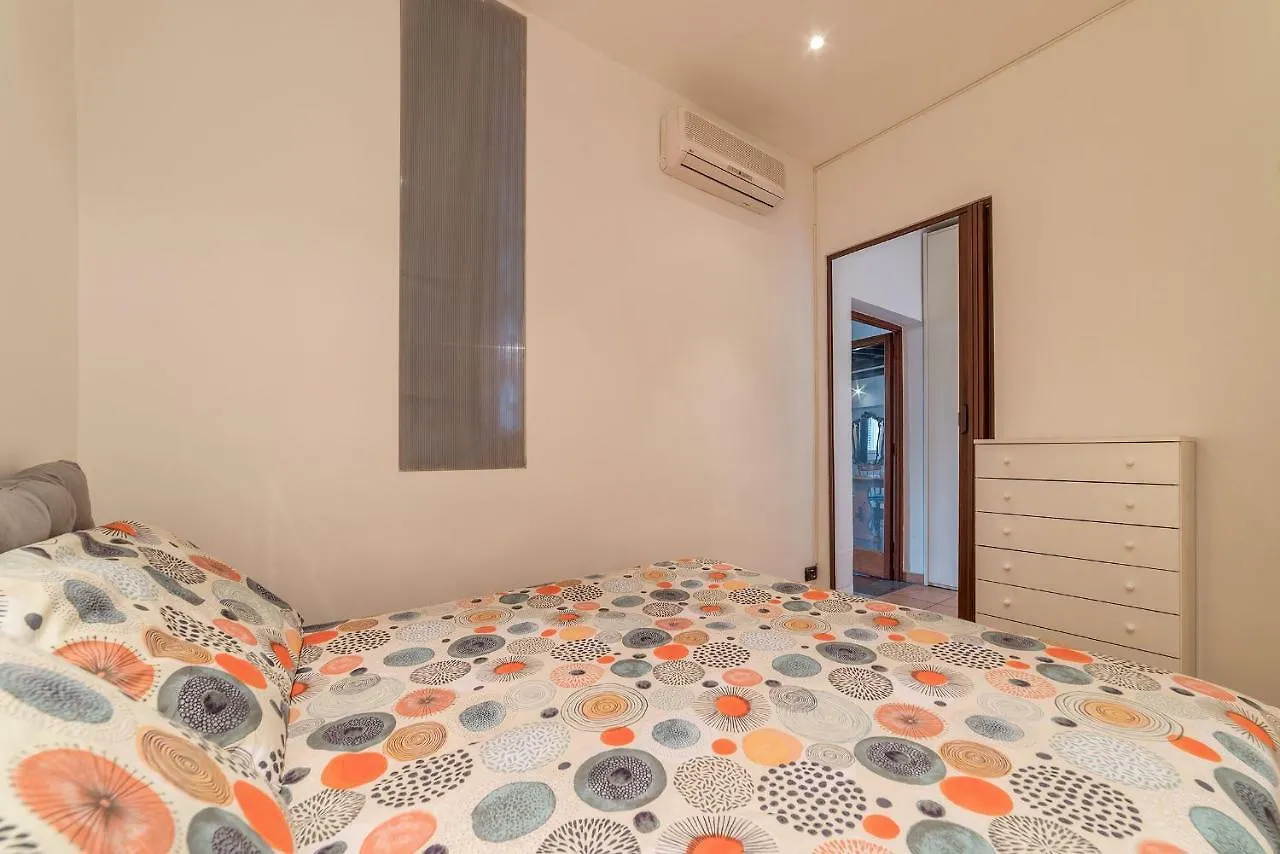 Colosseo & San Clemente Cozy Flat Rome Apartment