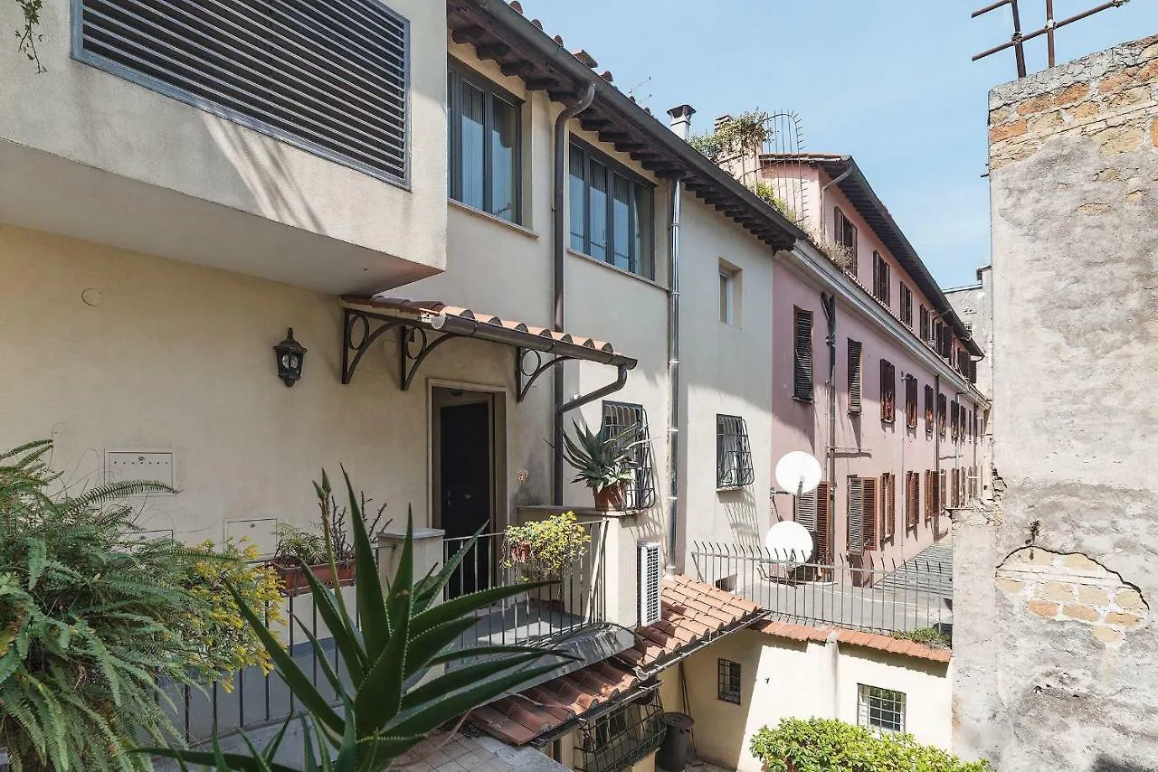 Colosseo & San Clemente Cozy Flat Rome